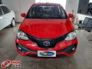 TOYOTA Etios Hatch X Plus 1.5 16v Vermelha