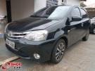 TOYOTA Etios Hatch Platinum 1.5 16v Preta