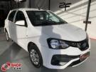 TOYOTA Etios Hatch X 1.3 16v Branca